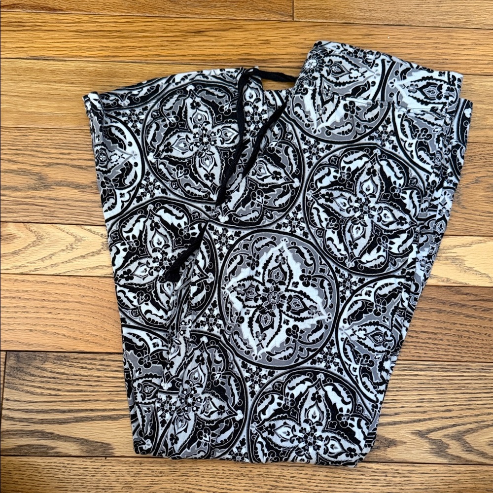 Black and White Patterned Women’s Pants